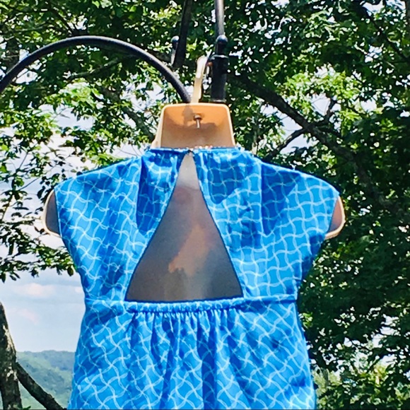 ♥️Stunning Banana Republic Blouse size 2 (110) - Picture 4 of 4